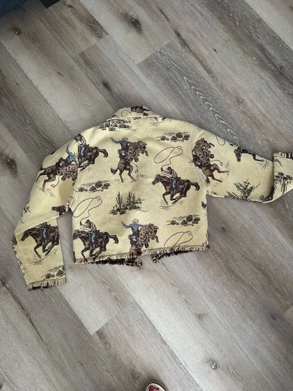 Western Tapestry Cropped Jacket Cowboy Rodeo Print Fringe Hem - Picture 6 of 7